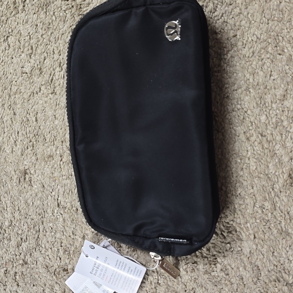 NWT Lululemon athletica 1L Black Everywhere Belt Bag - Picture 7 of 10
